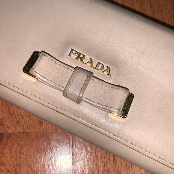 Authentic Prada Soft Calfskin Fiocco Long Wallet with Double Snaps - Picture 2 of 16